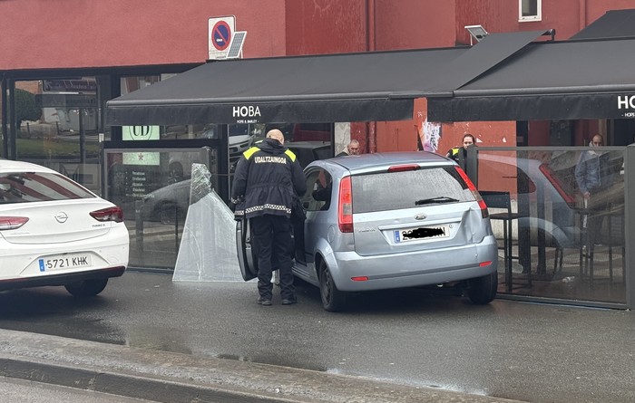 Zauriturik ez Arrasate erdigunean izan den auto-istripuan