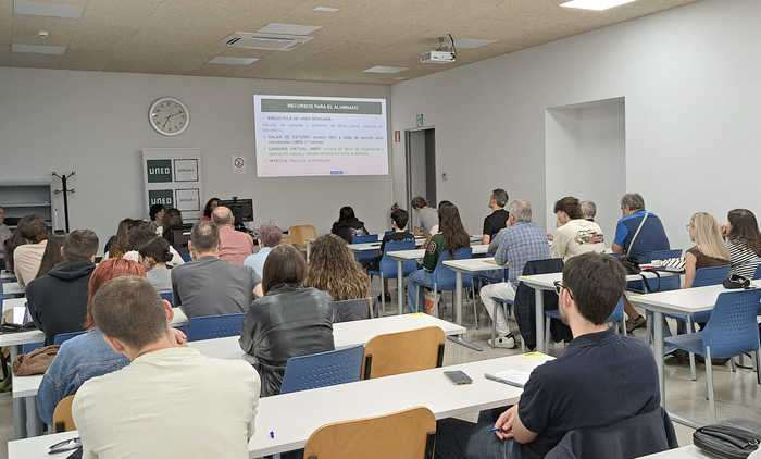 140 bat lagun UNED-Bergarak ikasle berriendako atzo egindako informazio jardunaldian