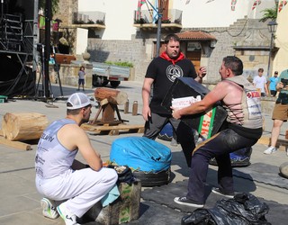 Herri kirolekin gozatu dute elgetarrek