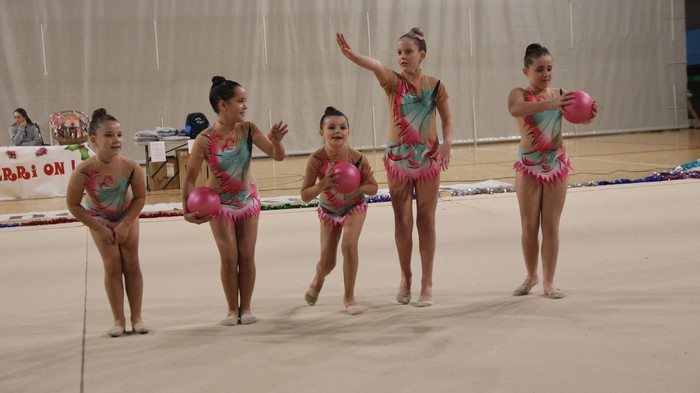 Gimnasta bergararrek erakustaldia egin dute Gabonen bezperan