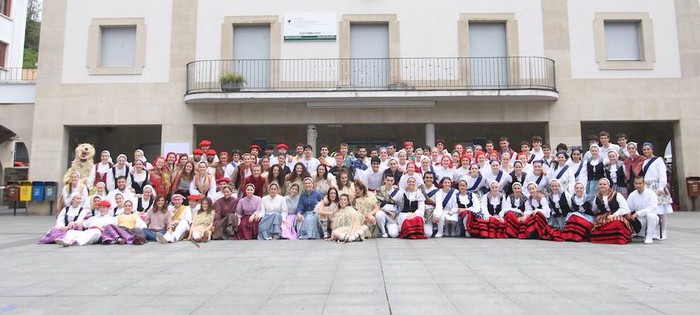 Bailarako Dantzari Eguna Arrasaten bihar, zapatua