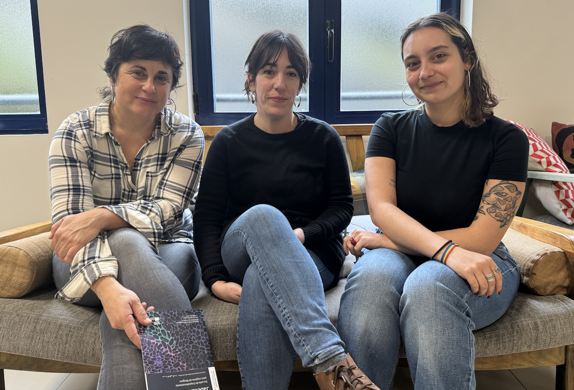 Hiru emakume etxe zabaltzear Debagoienean; Aretxabaletan, Oñatin eta Bergaran