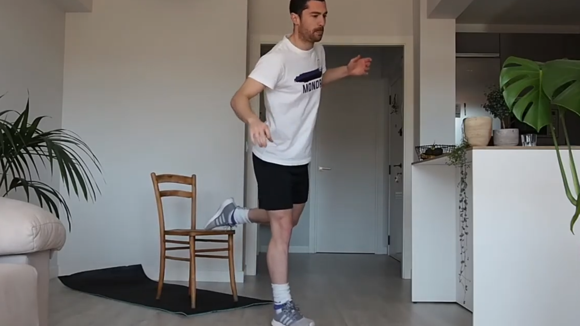 Mondragym: hankak eta gluteoak