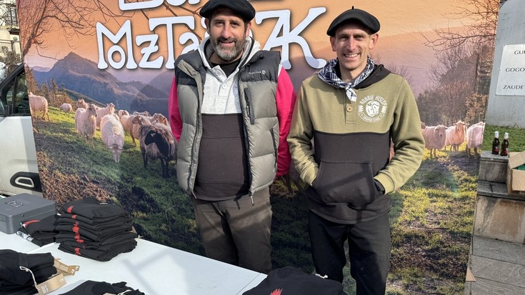 MIkel Velasco Arrasateko ardi-moztailea, lanean