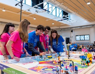 Gazteak teknologiara eta zientziara hurbil daitezen