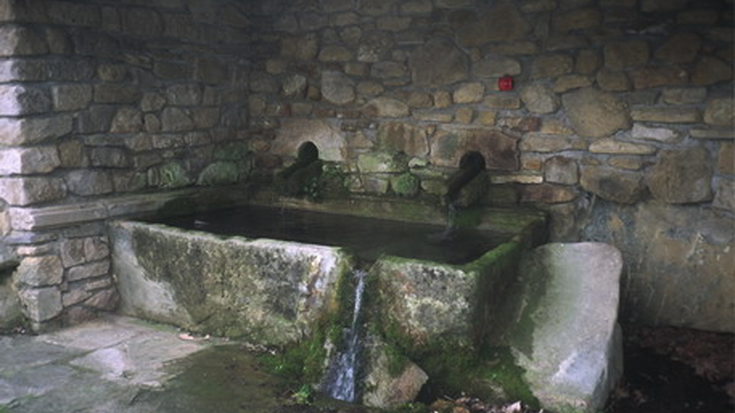 Xixilio Agirianoren laguntzarekin, iturburuen inguruko ibilbide gidatua, domekan