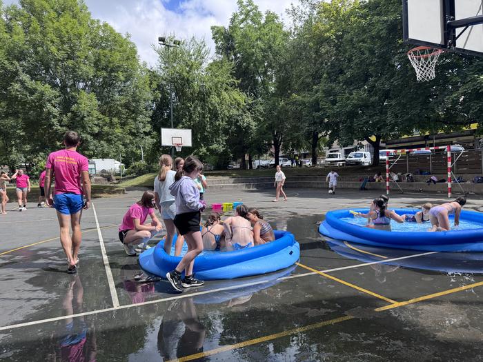 Arte udalekuak, udaleku irekiak eta kirol kanpaina egongo dira aurten ere udan