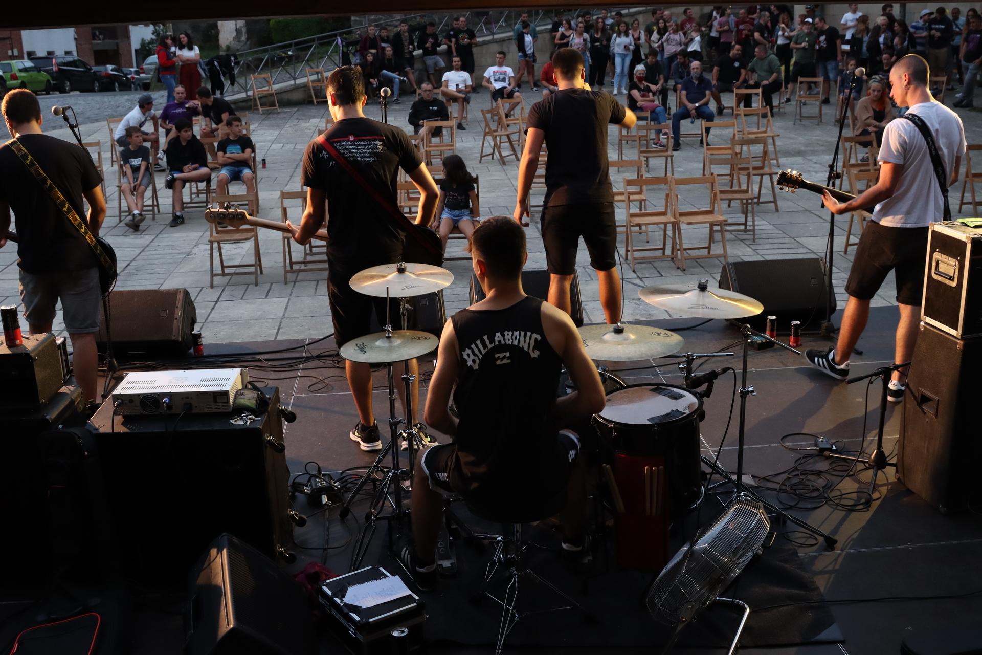 Punk-rock doinuak nagusituko dira Andramaixetan, Gatzagan