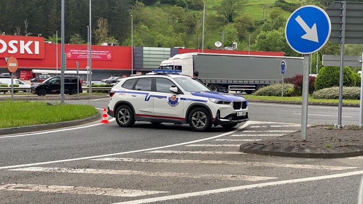 Hiru autok talka egin dute Aretxabaletan eta eragina izan du zirkulazioan