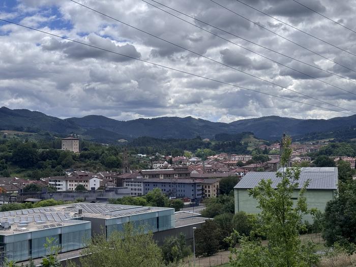 Sei etxebizitzatan egin dute lapurretan asteburuan Oñatin