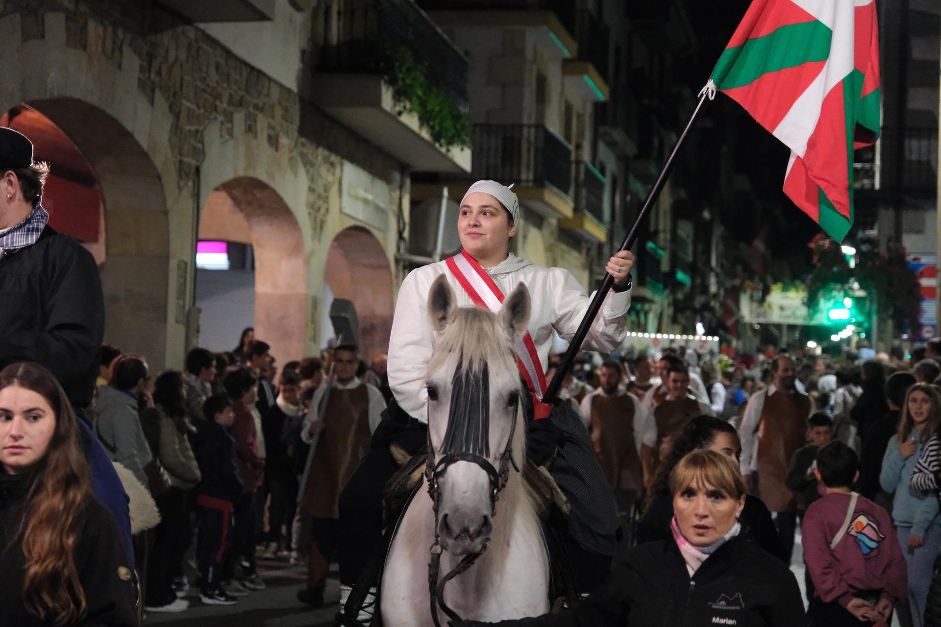 Izena eman behar da danborradan zaldi gainean joatea gura izanez gero