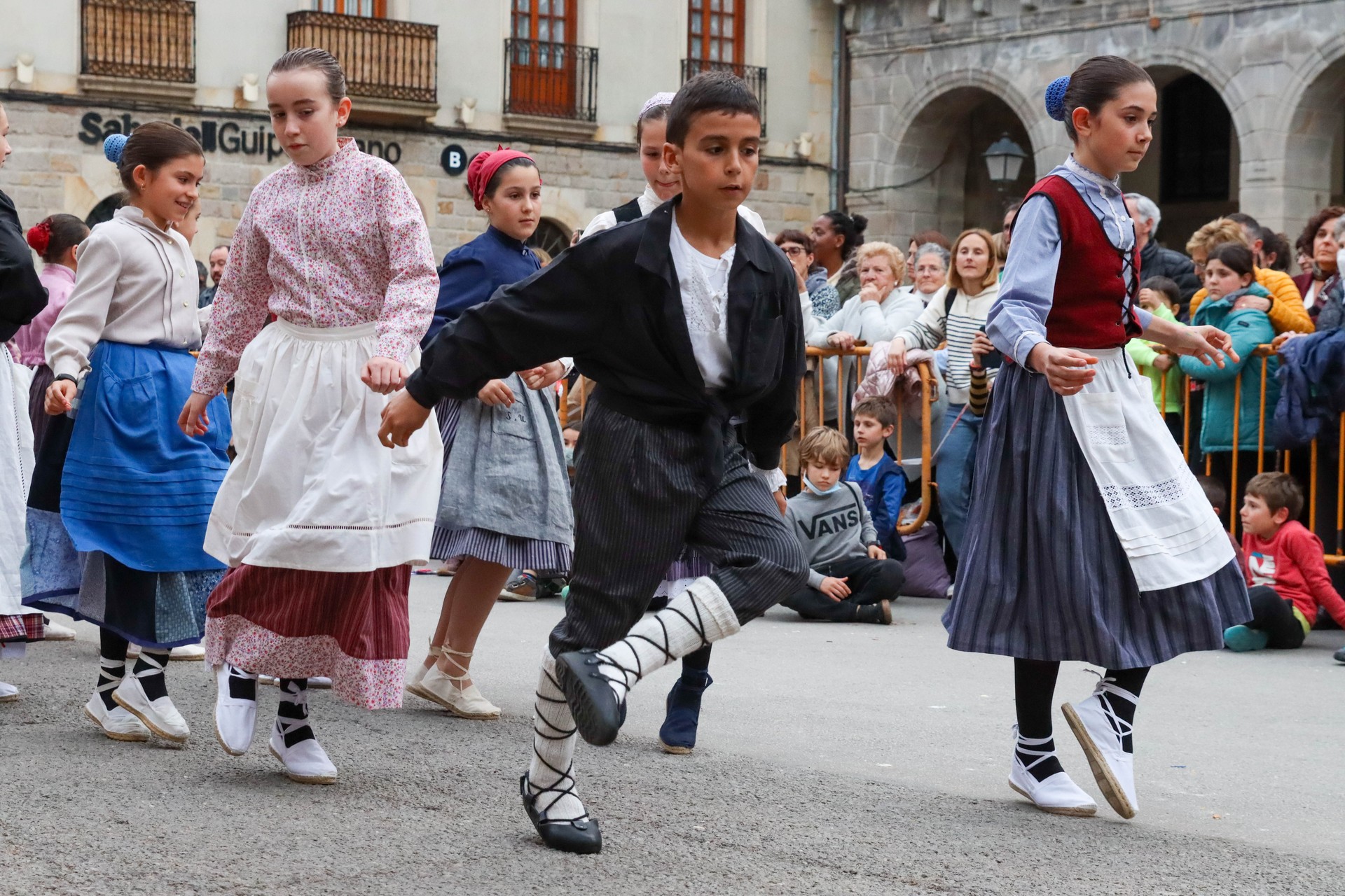 Martxoa ekintzez betea dator Bergaran ere, Korrika Kulturalari esker