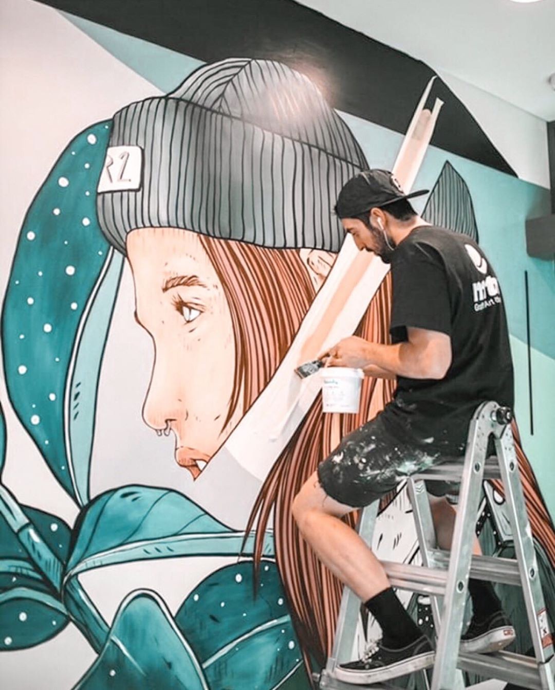 Etxetik ere, muralgintzan eta ilustrazioan etengabe
