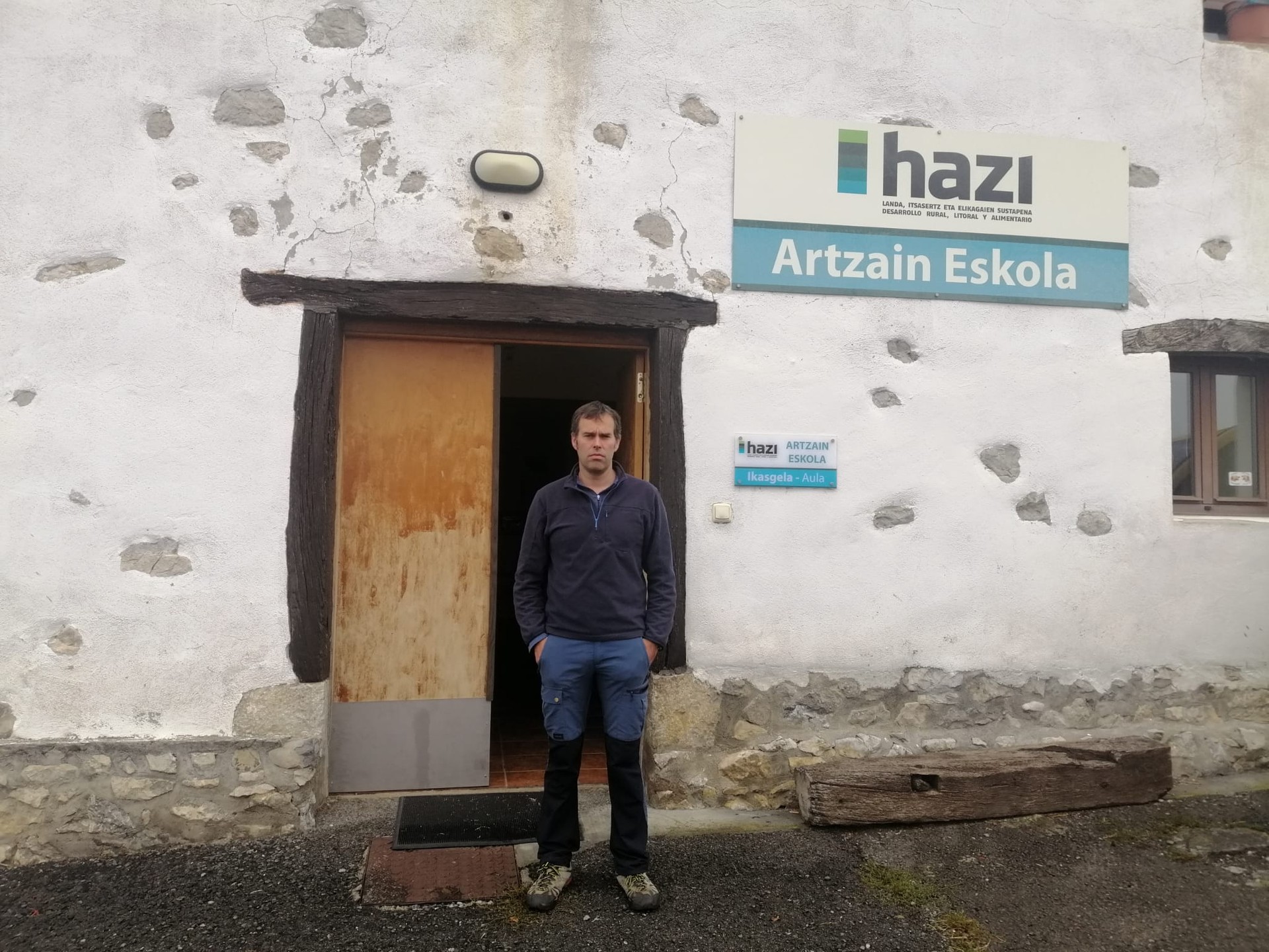 Artzain eskolan ikasten, ogibide berri baten bila