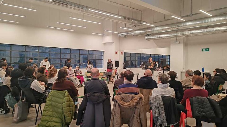 Pandero ikastaroa izan dute Zahar Berriko kideek