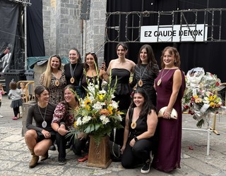 Lore eskaintza Maritxuri, ahaztu ezin den keinua