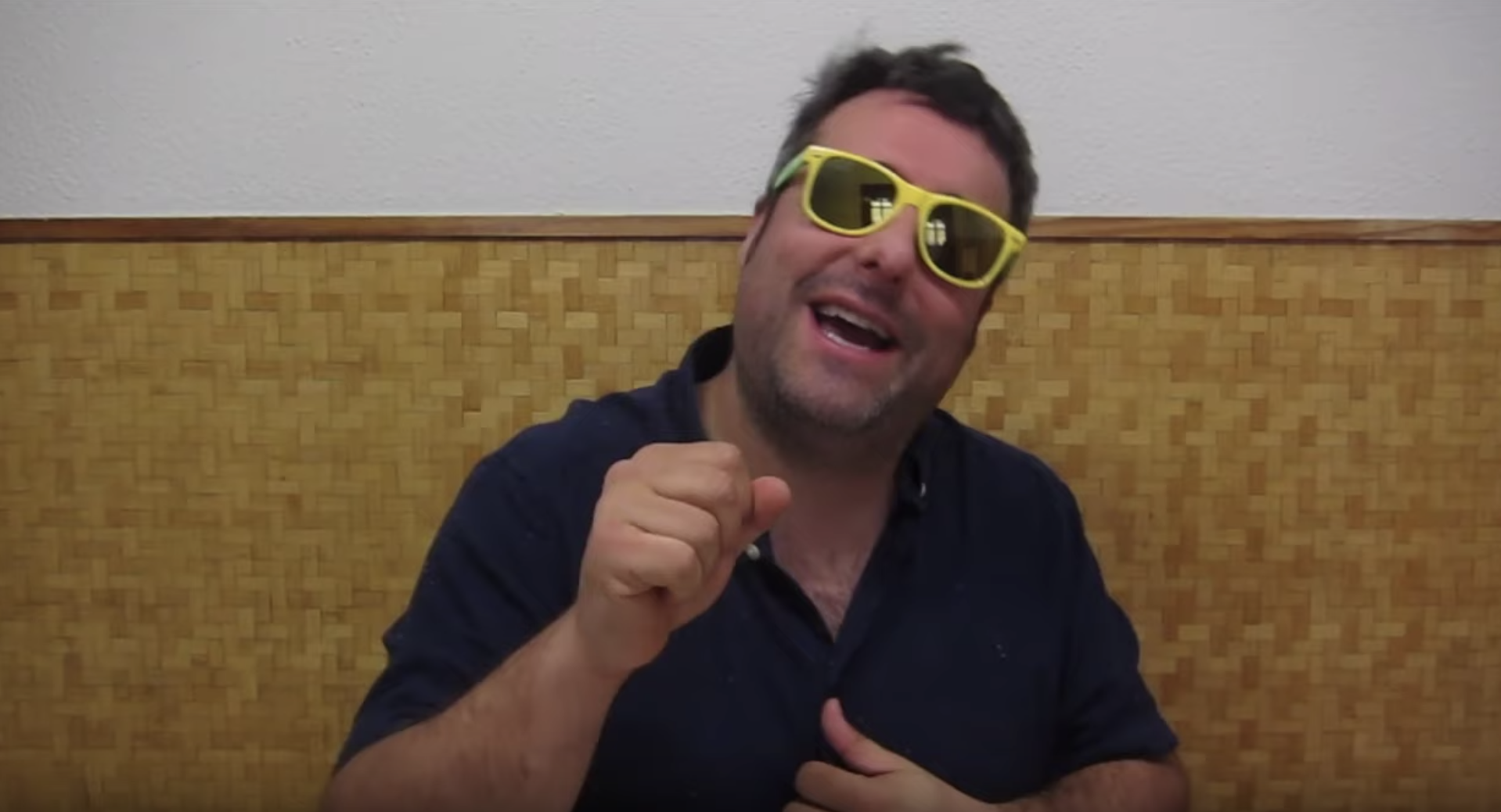 50 bideo inguru jaso ditu AZ Gaubelakek playback emanaldirako