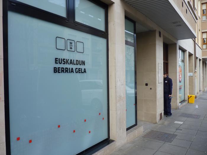 Hirukidek Oñatin izango du gaur bulegoa