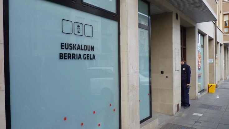 Hirukidek Oñatin izango du gaur bulegoa