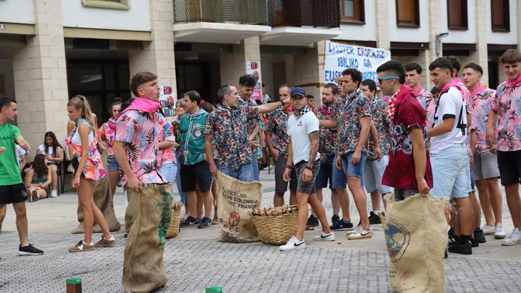 Ginkana eta herri bazkaria, kuadrillan gozatzeko eguneko osagai nagusiak