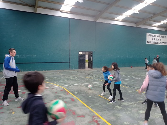 Boleibola lantzen hasi dira gure ikasleak!