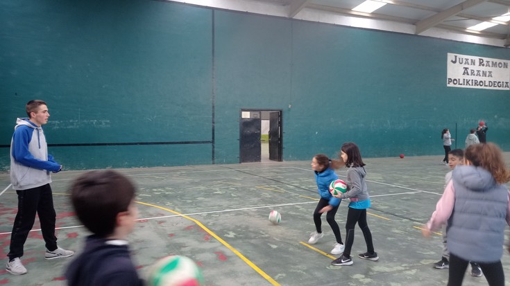 Boleibola lantzen hasi dira gure ikasleak!