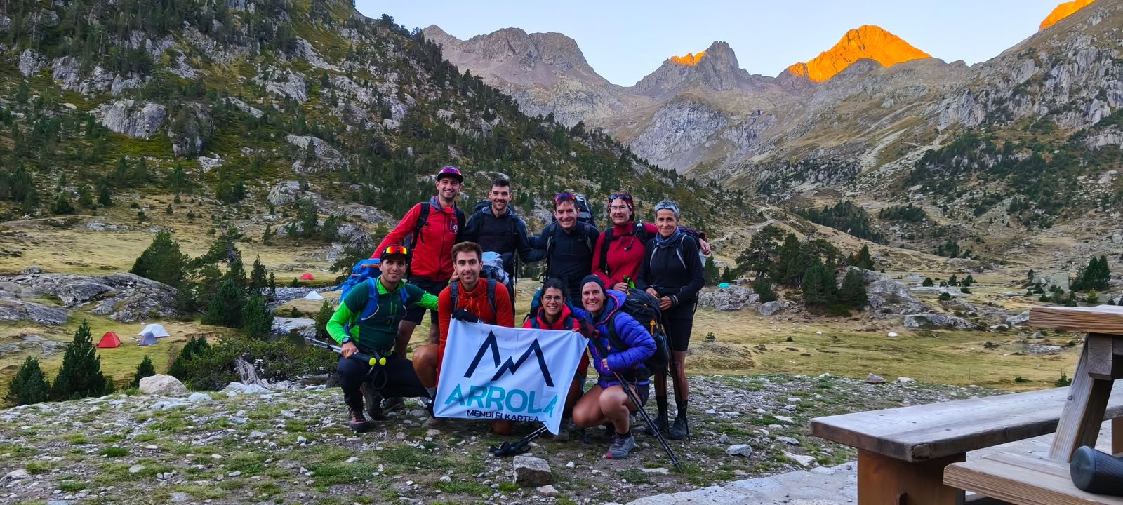 "Giro eta konpainia onean" egin dute Pirinioetako egonaldia Arrolakoek
