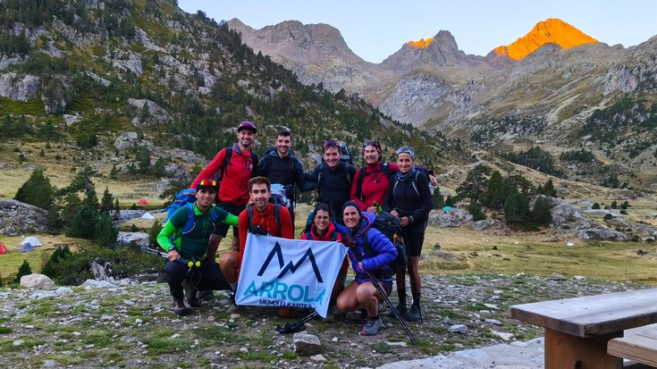 "Giro eta konpainia onean" egin dute Pirinioetako egonaldia Arrolakoek