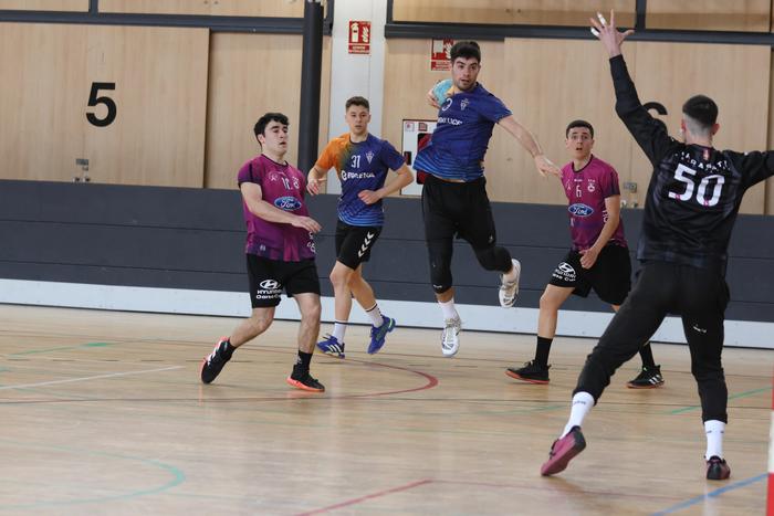 Igoera fasetik gertu egon nahi du Soraluze BKEk, derbia irabazita