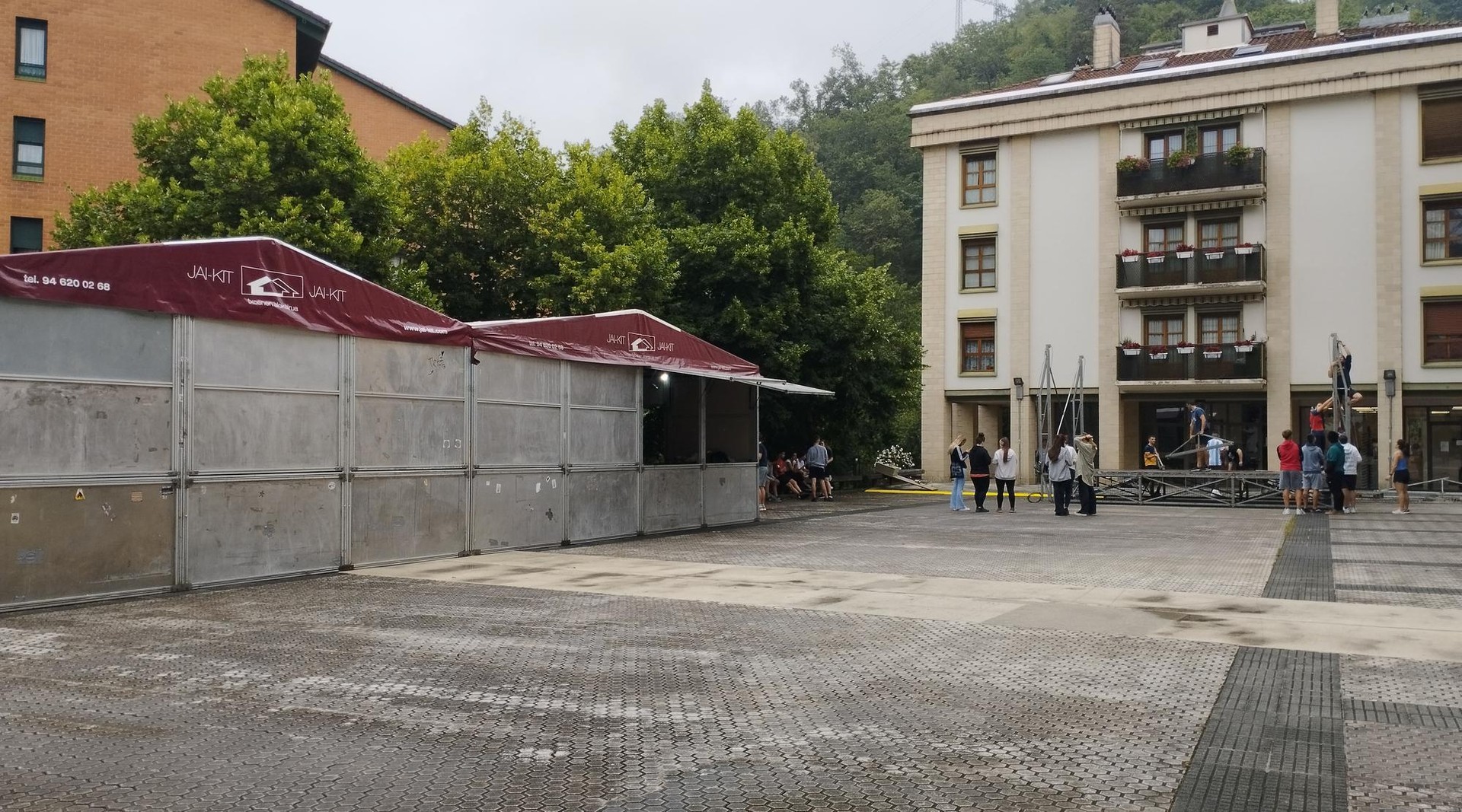 Txosna Batzordea "gogoz" da, baina "indarrik gabe"