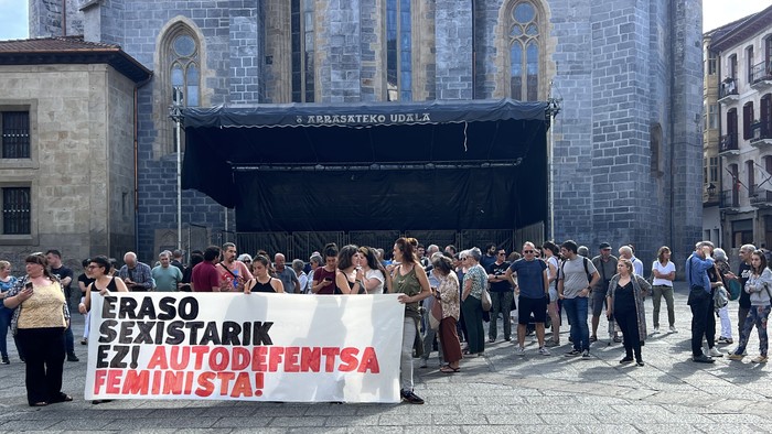 Erailketa matxista salatzeko elkarretaratzea