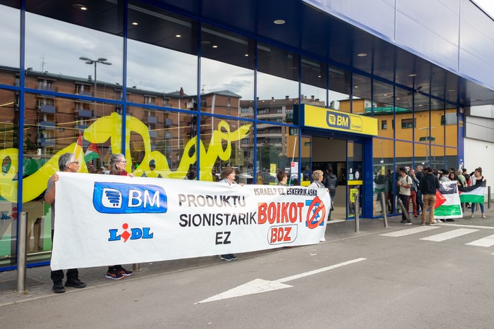 Supermerkatuetatik Israelgo produktuak erretiratzeko BDZren presio-kanpainak fruituak eman ditu