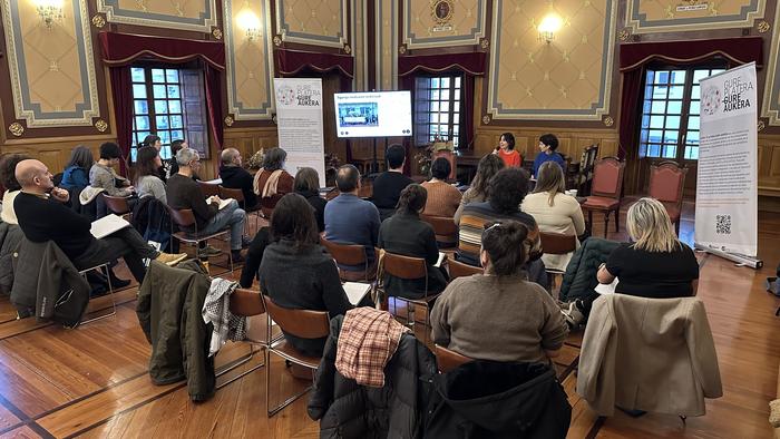 Eskolako jangelen eredua nola desentralizatu izan dute hizpide Bergaran egindako jardunaldian