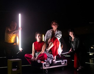 'Nor naizen baneki' antzezlana taularatuko dute domeka honetan Amaia antzokian