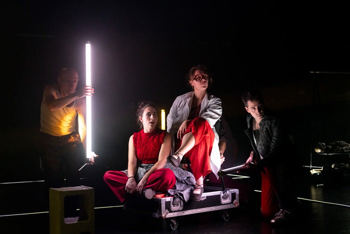 'Nor naizen baneki' antzezlana taularatuko dute domeka honetan Amaia antzokian