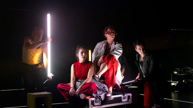 'Nor naizen baneki' antzezlana taularatuko dute domeka honetan Amaia antzokian