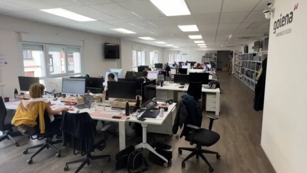 Albistegia: 2025-12-01