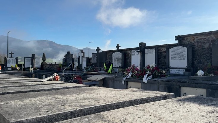 Hilobien kontzesioak eguneratu egin behar direla gogorarazi du Udalak