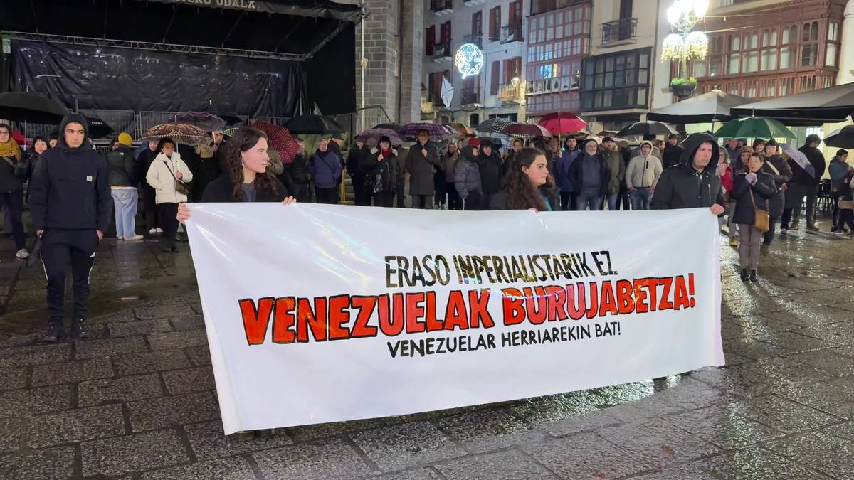 Venezuelaren aurkako erasoa salatzeko elkarretaratzeak egin dituzte
