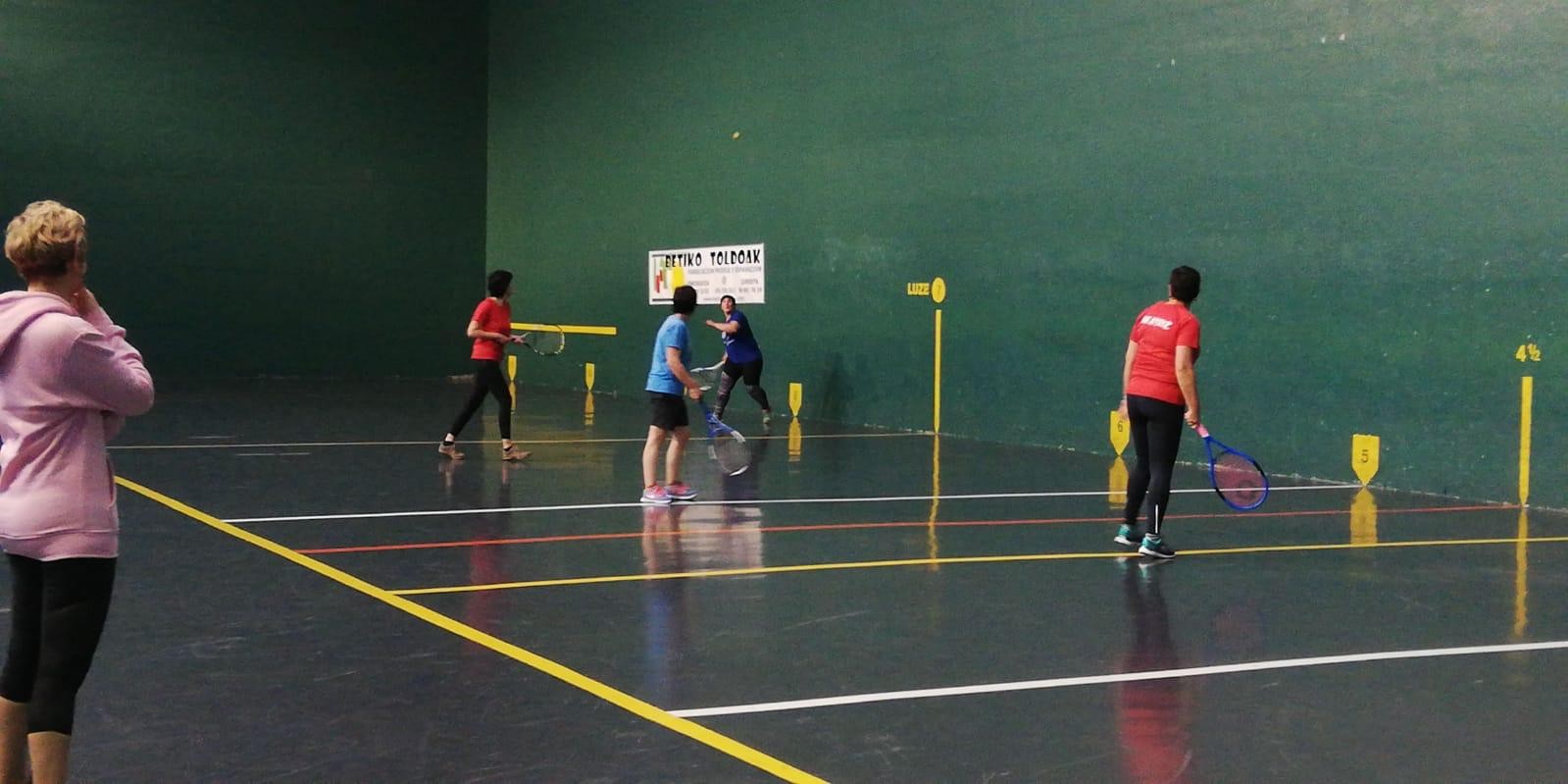 Elgetako frontenis txapelketako lehen hamar norgehiagokak jokatu dira, aste bukaeran