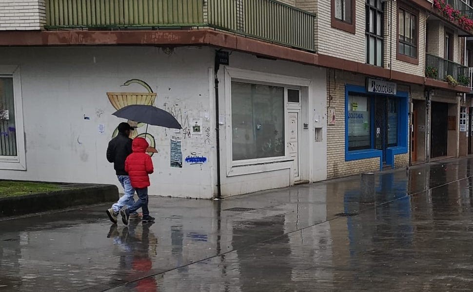 14 urtez azpiko neska-mutikoak paseoan irteteko gertu