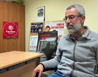 Jon Loiola: "Egoera administratiboa erregularizatzeko prozesuaren hasieran daudenekin aritzen gara, batez ere"