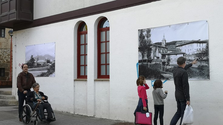 Argazki zaharrak kalean, oroimena astintzeko