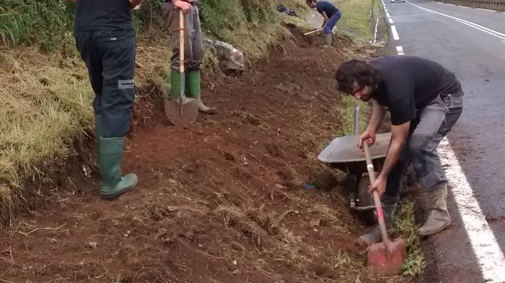 Besaide Elkartekoek GR-121eko zati bat atondu dute auzolanean