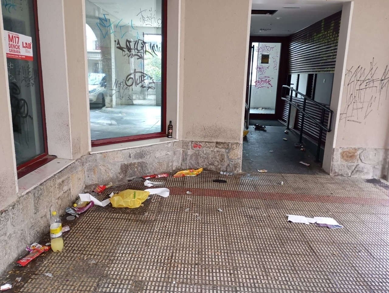 Grupo San Juango bizilagunen haserrea, "gazte talde batek" eragindako "degradazioa" dela-eta