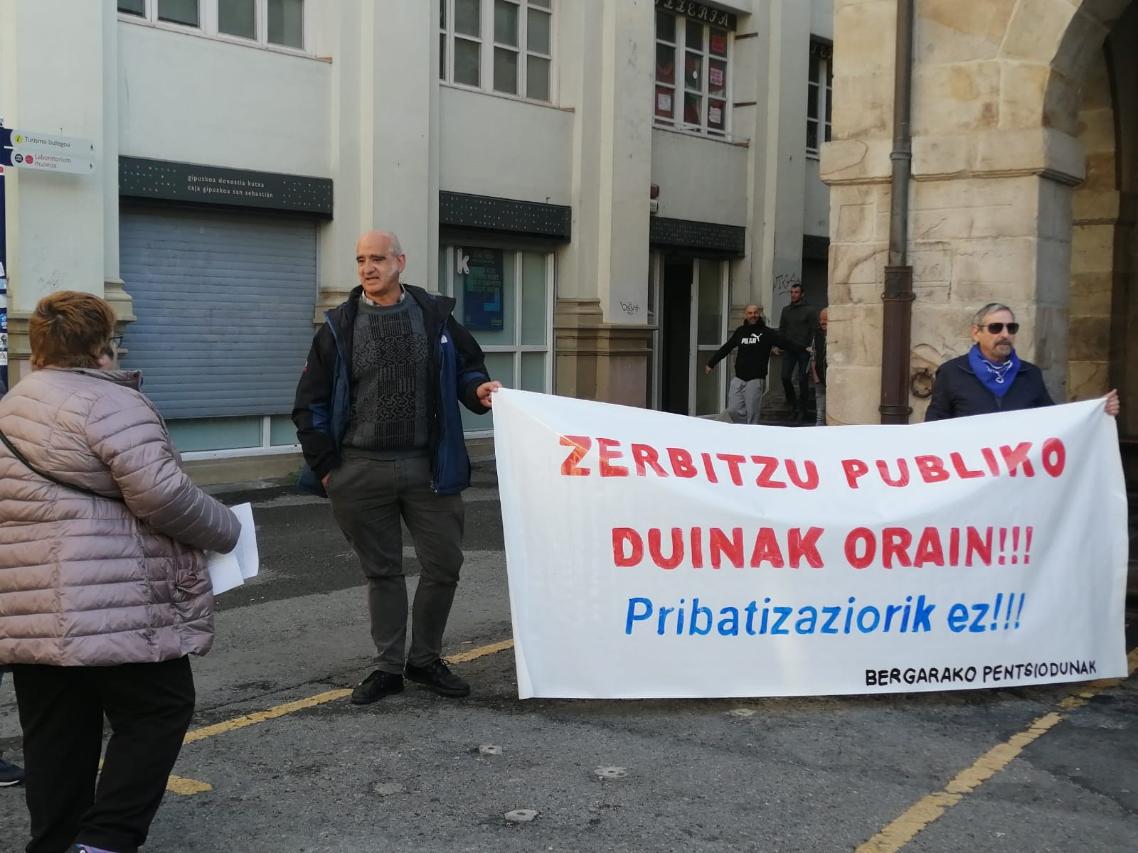 Legebiltzarrera eramango dituzte aldarrikapenak bailarako pentsiodunek