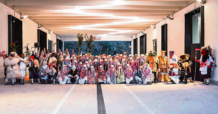 Aratusterik ez herririk gabe: txorimaloak serio datoz, eta kukumarruak lotsagabe