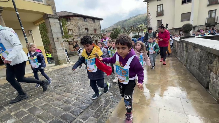 Korrika Txikiarekin eman diote hasiera Korrika Egunari, Elgetan