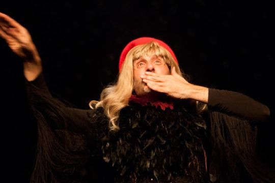 Javier Liñerak idatzitako 'Lohi gorria' lanarekin etorriko da Ekoma Teatroa Arkupera