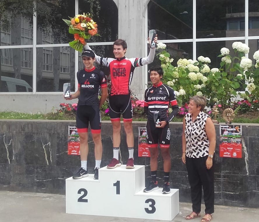 Andoni Azkarate arrasatearra garaile Mendaron